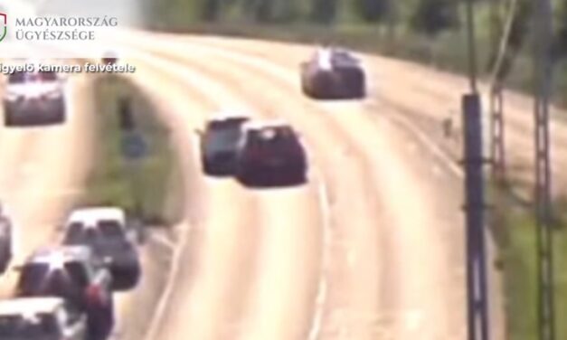 Bevágott a másik autó elé, majd büntetőfékkel akarta móresre tanítani a sofőrt – Videón a döbbenetes jelenetek