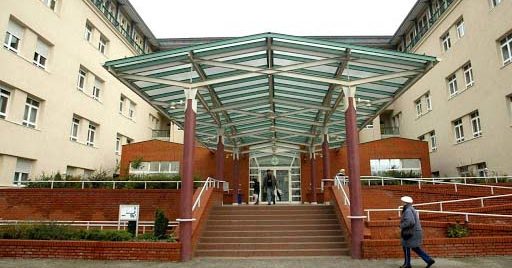 Csak az ügyeletben lévő szülésznőnél lehet szülni november 1-től a Szent Imre kórházban, a kismamák felháborodtak