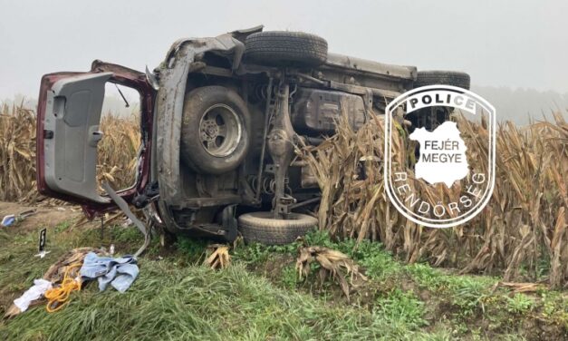 Embercsempész okozott balesetet Csákvár térségében – a rendőrök keresik a sofőrt, aki kereket oldott a helyszínről