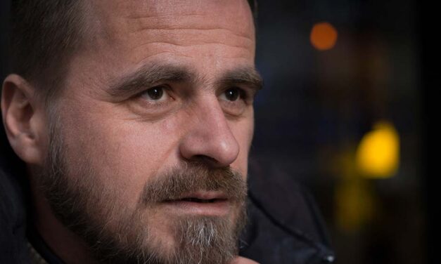 „Nem félek a haláltól. Az a jó benne, hogy semmit sem érzek belőle” – ezt írta ki közösségi oldalára eltűnése előtt Kabai Lóránt, az író halálhírét kedd reggel közölte a család