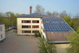 Hat éve nem működik a gyömrői tornacsarnok napelemparkja – 120 millióba került a beruházás, mindezidáig hiábavaló volt  