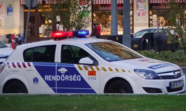 Balhé az 1. kerületi középiskolában: éles eszközzel támadt osztálytársára egy 18 éves fiú, a sérületet kórházba vitték