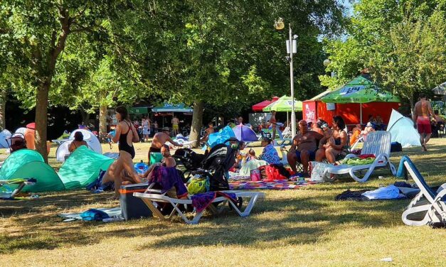 Itt az újabb rezsiáldozat: Az egyik agglomerációs strandfürdő nyitvartartásának is nekiestek a helyi képviselők