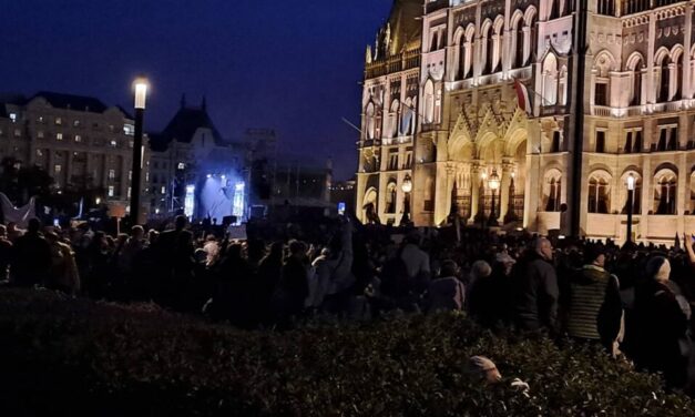 Ez most komoly? Kirúghatják azokat a tanárokat, akik részt vettek a szerdai tüntetésen