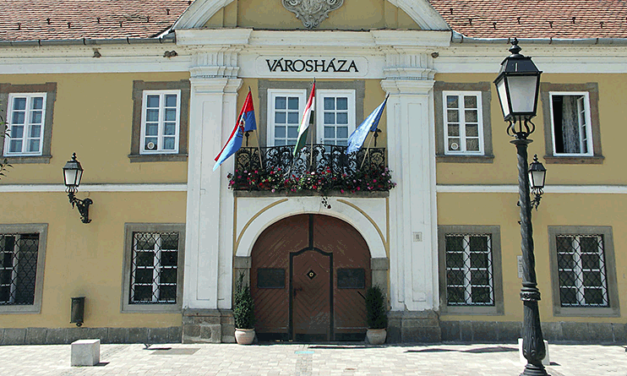 Vácon is önkormányzati intézményeket zárnak be a takarékosság jegyében – november 1-től nem látogatható az uszoda, a sportcsarnok és a stadion