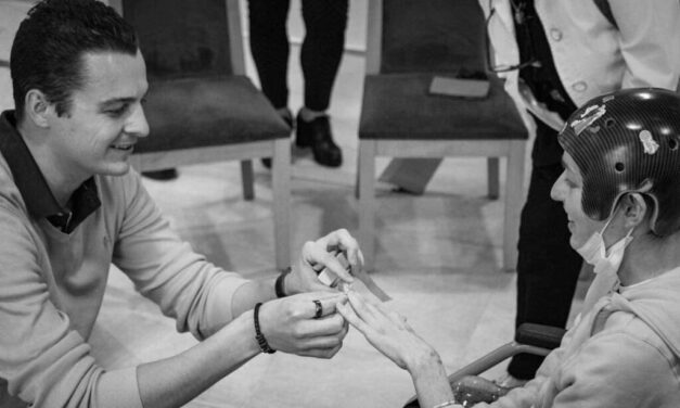 „Nem tudja a lábait használni, ágyhoz, kerekesszékhez van kötve” – Jótékonysági előadást szervez az Operettszínház a Jókai utcai házomlásban megsérült balerináért – Eltűnt a kivitelező