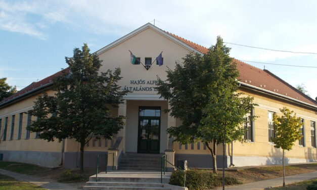 Egy apa próbálta megoldani a konfliktust leánya általános iskolájában – az intézmény szigorít a beléptetésen, a rendőrség garázdaság miatt nyomoz