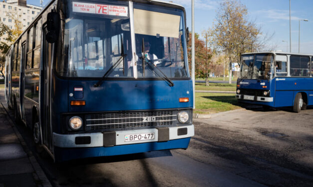 Elbúcsúztak a klasszikusok – kizárólag retro járatként térhetnek vissza a régi Ikarusok a 7E vonalára