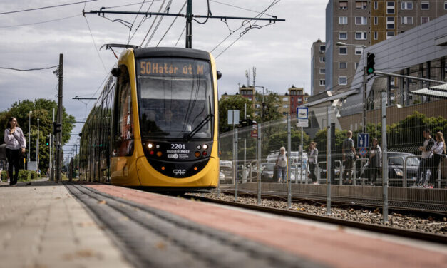 Megállapodtak! 2014-es árakon vásárolhat még 31, korszerű, akadálymentes villamost a főváros