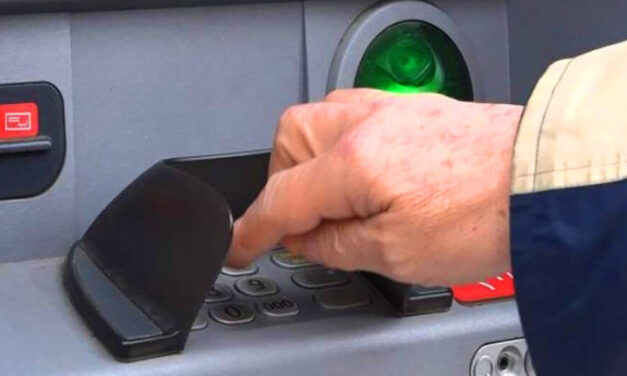 Könnyen pórul járhat, aki hisz a csalóknak – egész életek megtakarításait tüntetik el pillanatok alatt a bankszámlákról