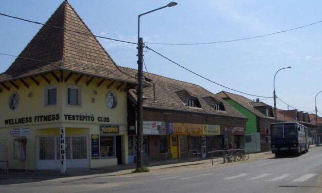 Összeesett az utcán az idős férfi, a gyáli közértesek mentették meg az életét