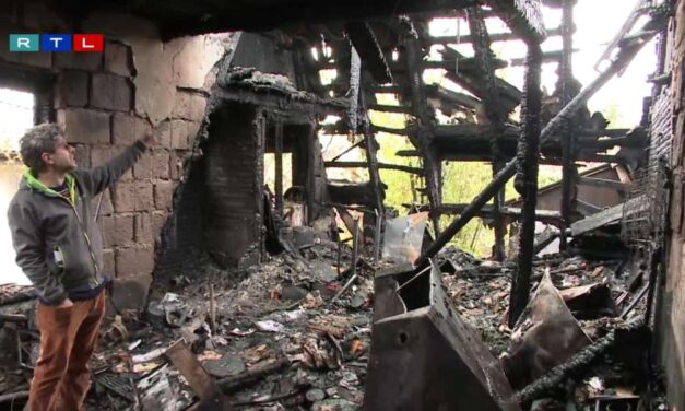 „Az egész életem munkája veszett kárba” – Teljesen leégett a maglódi festőművész otthona, a gázpalackokat mesterlövészek lőtték ki