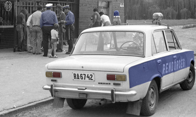 A börtön falai között talált egymásra a két gyilkos férfi, szerelmesek lettek a rabok, a szabadulás után közös életet terveztek, de valami közbejött