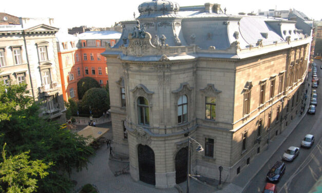 Nincsenek egyedül a budapestiek az energiaválság idején: fővárosi intézmények sora csatlakozott a “nappali menedék” programhoz – Itt vannak a részletek!