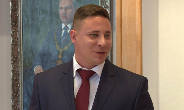 Schadl György maga követelte több, általa beindított végrehajtói iroda osztalékának nagy részét, miután segített a beindításban
