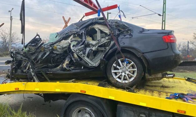 Kiderült, mi okozhatta az alsógödi kettős vonatgázolást – a horrorbalesetet szenvedő férfi kocsija tetejére ülve várt a mentőkre