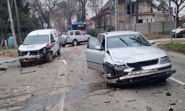 Egy furgon és egy kombi ütközött Csepelen – egy kisbabát kórházba szállítottak a helyszínről