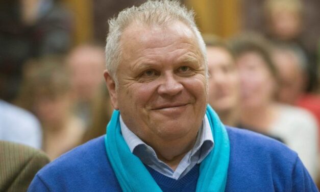 Újra megnősült Dévényi Tibor – a 75 esztendős lemezlovas szűk körű esküvőn mondta ki a boldogító igent 14 évvel fiatalabb párjának