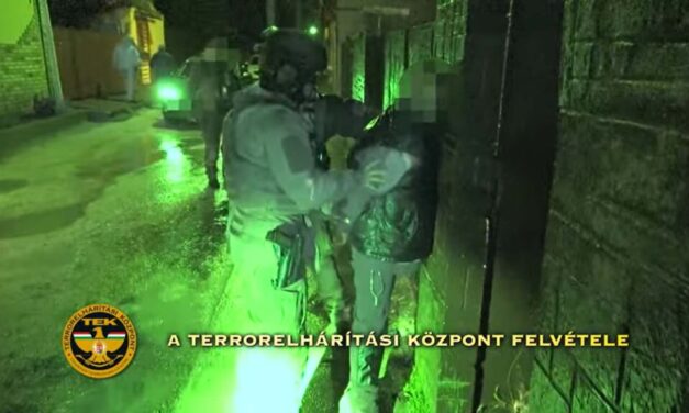 Aktus közben lépett be a „férj” a hálóba, aki fegyverrel követelt pénzt a szeretőtől Kiskunhalason
