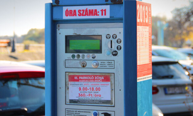 Budapesten is megszűnik a zöld rendszámos autók ingyenes parkolása?