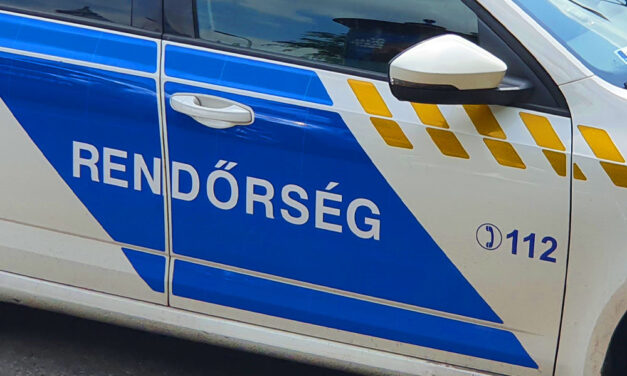Rendőrök mentették meg két gyereket egy fővárosi lakástűzben