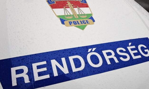 Le akart ugrani a hídról egy férfi Kulcsnál, a rendőrök mentették meg az életét