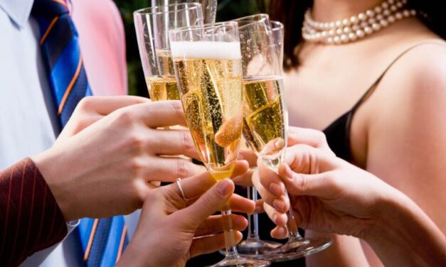 Ha jót akarsz magadnak, ne teregess, egyél lencsét és ha férjhez szeretnél menni, fiatal férfi kívánjon elsőként boldog új évet – szilveszteri babonák és hiedelmek