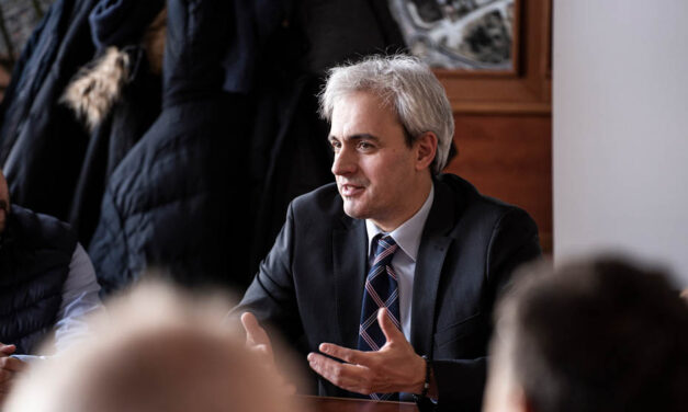 Érd ugyan a kormányzati támogatás miatt nem fog becsődölni, mindenki a saját városáért „kuncsorog”