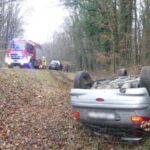 Rejtélyes baleset az erdő mélyén: fejre állt az autó, eltűnt a sofőr