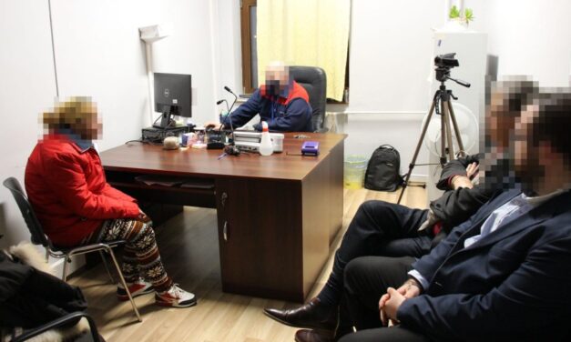 “Az öregnek ki kellett menni pisilni” – saját vizeletébe fojtották meg a porcsalmai nyugdíjast ismerősei, a nővel egészen bensőséges kapcsolata is volt az idős férfinak