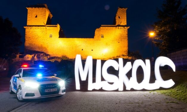 Életet mentettek a miskolci rendőrök – egy szociális intézményben hoztak vissza az életbe egy férfit