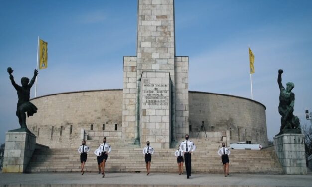A világ legjobbjai közé választották a budapesti rendőrök táncát – videóval