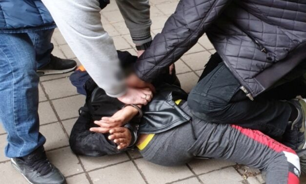 Csavarhúzóval rabolt ki egy 80 éves nőt egy 16 éves fiú Budapesten, két nap után találták meg a rendőrök  