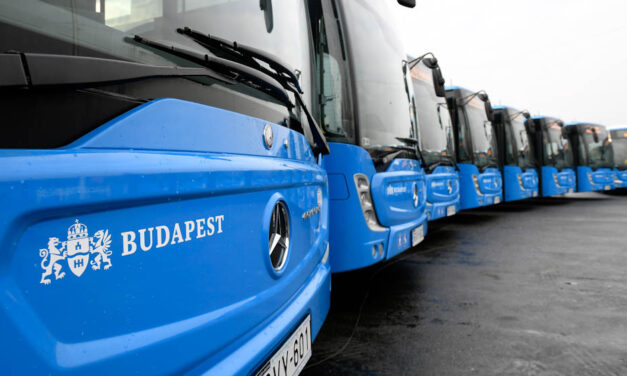 Összebalhéztak az 5-ös buszon: egy jegy miatt esett egymásnak egy utas és a sofőr – kinek van igaza?