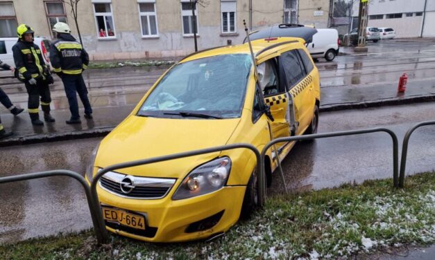 Nem vette észre a gyorsjáratot a kispesti taxis, hatalmas ütközés lett a vége