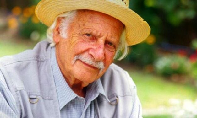 „Az tart életben, hogy ápolom az emlékét, a sírját és mindent, ami hozzá fűz és amit kaptam tőle” – Bálint gazda özvegye nap mint nap gondozza néhai férje kertjét is