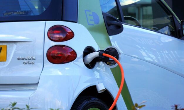 Örülhetnek az elektromos autósok: olcsóbb lesz a töltés, nem is akármennyivel!