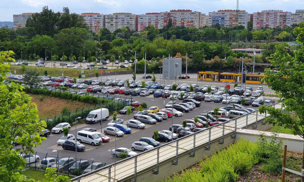 Elég volt az agglomerációs autósokból – Újbudán és Zuglóban is kijjebb akarják tolni a fizetős parkolási zóna határát