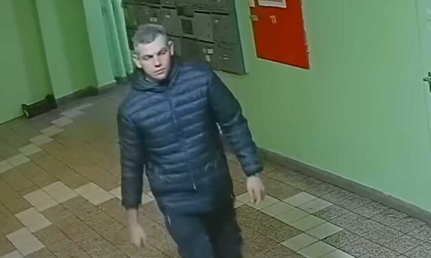 Kirugdosták a liftből az erőszakoskodó férfit a tinilányok, videón a döbbenetes jelenet, ezt a sportruhás srácot keresi a rendőrség