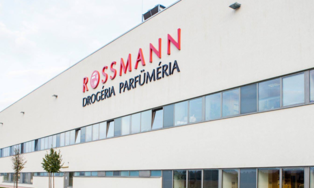 Te f..szopó k..va!” – keresetlen szavakkal illette egyik vásárlóját a csepeli Rossmann üzletvezetője, miután úgy vélte, a kisgyermekes anyuka szabálytalanul parkolt az üzlet előtt