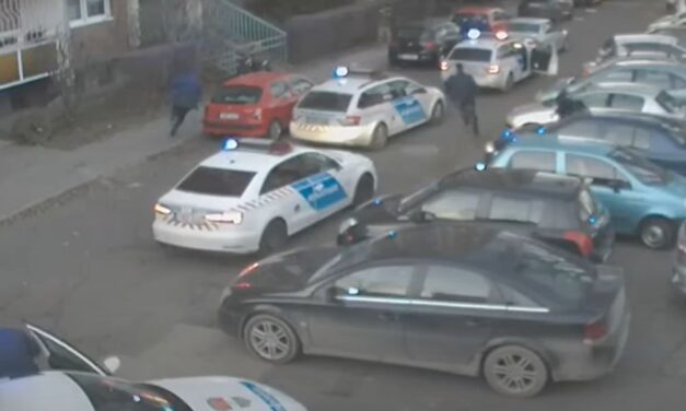 Kis híján több gyalogost is elgázolt az a 26 éves BMW-s, aki a járdán menekült Budapesten a rendőrök elől – VIDEÓ