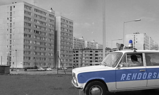 Gyilkosság az újpesti lakótelepen: A hazafelé tartó 8 éves kisfiút a liftben támadta meg a férfi, aztán a tetőre vonszolta szegénykét