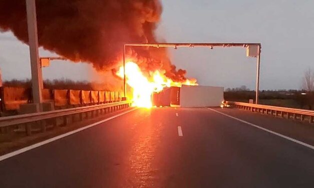 Mi van ma?! Vasárnap délelőtt az M2-esen, délután pedig Érd térségében gyulladt ki egy személygépkocsi