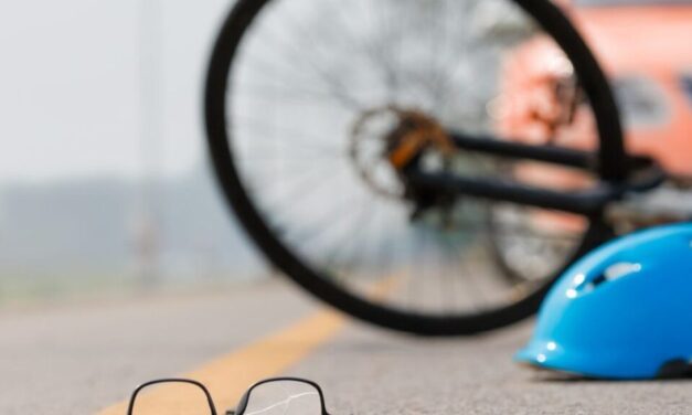 Tragédia Üllőn: halálra gázoltak egy 77 éves bicikliző nénit