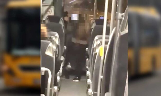 Megverte a buszsofőrt az alacsony szőke nő Érden, több rúgást is kapott szerencsétlen férfi – VIDEÓ
