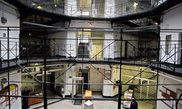 A gyerekek igazolatlan órái miatt ülnek börtönben a szülők egy borsodi faluban