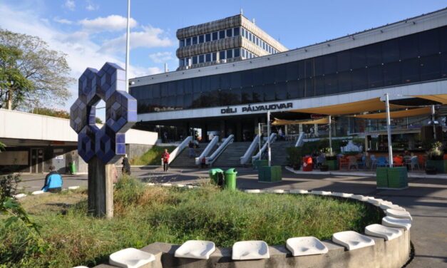 Mi van a MÁV-nál? Hatalmas késésekkel indulnak a vonatok a Déliből, ráadásul a jegyvásárlás is akadozik