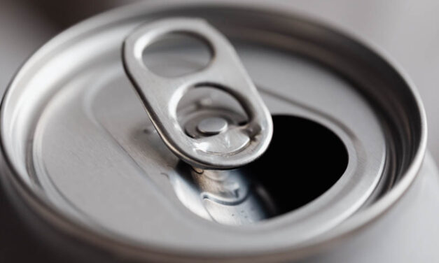 Itt az újabb ötlet: a nemzeti dohányboltokba száműzné az energiaitalokat a Ficsak – így védenék a kiskorúakat