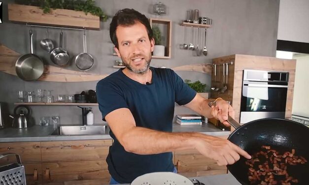 A Nagykovácsiban élő Fördős Zé könyörög a helyieknek, hogy ne árulják el a címét a zaklatójának, a különös férfi végül mégis megtalálta az RTL-es celeb házát és találkoztak