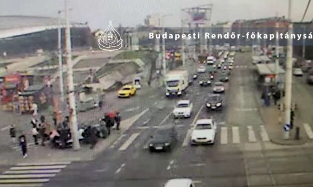 Videón, ahogy elsodor öt embert a járdán egy autós a Hungária körúton – A sofőr állítólag rosszul lett